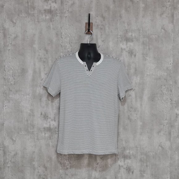 Kenneth Cole Reaction Striped Eyelet Henley T-Shirt, M - Picture 1 of 4